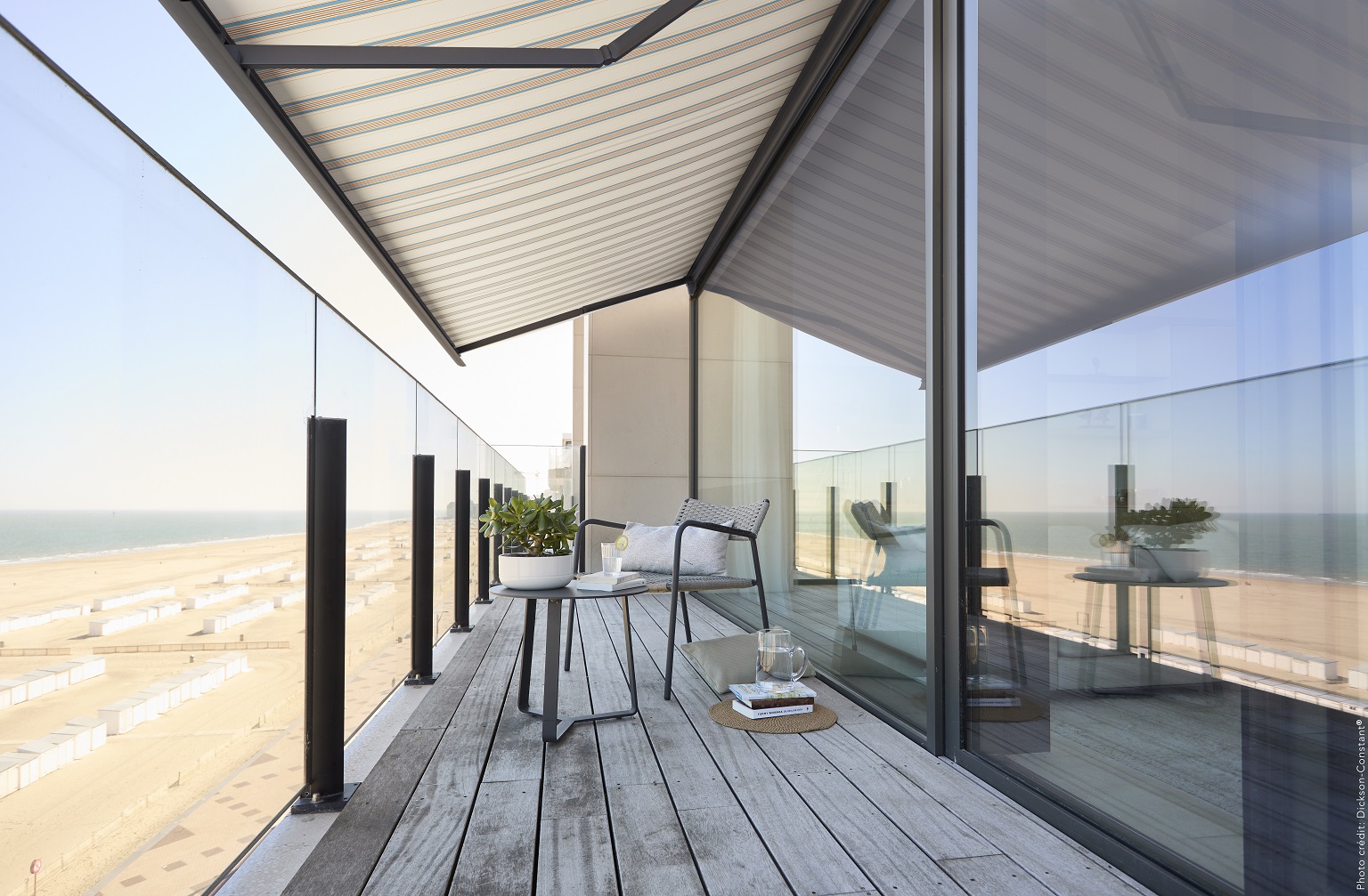Folding arm awning with ORC D542 ARCHIPEL Sapphire